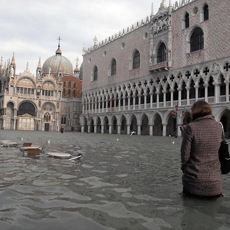 Raggio Di Sole Dietro Piazza San Marco Венеція Екстер'єр фото