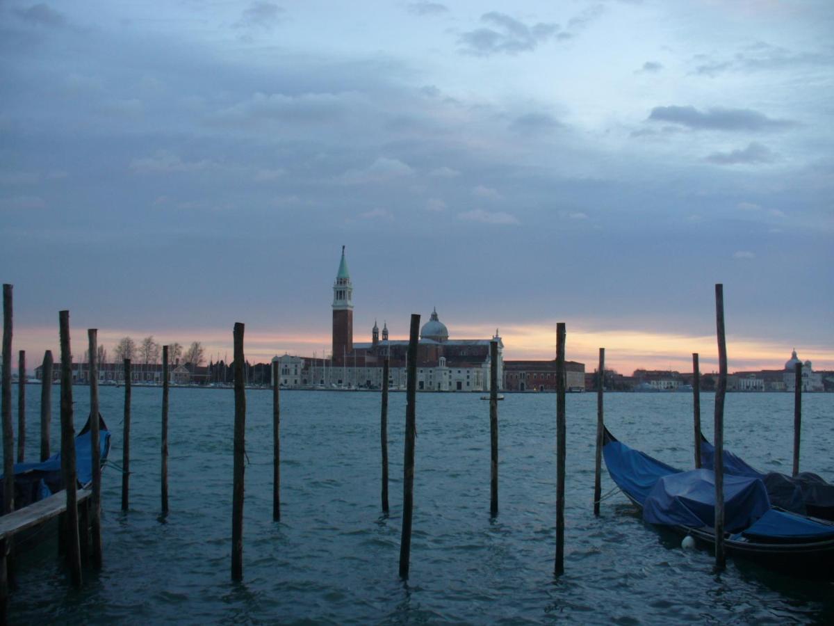 Raggio Di Sole Dietro Piazza San Marco Венеція Екстер'єр фото